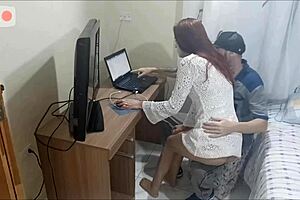 novinha sozinha em casa recebe o manutencista tarado c�mera escondida