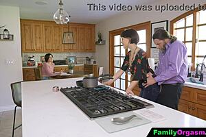 Old dude and wife banged while dinner cooked