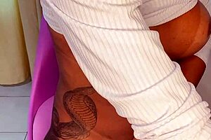 Come lick the sweet nectar from my hairless pussy and make me cum with maximum pleasure, red rose