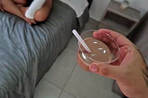 哥伦比亚网红把鸡巴放进嘴里！