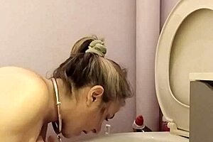 09 10 2024 - Slave F in the piss shower