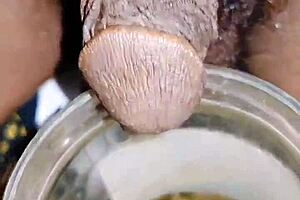 สาวขี้เซ็กซี่ปัสสาวะในที่ต่างๆ