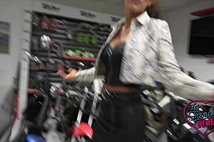 Aurora Jeune Coquine De 23Ans Avec De Gros Seins