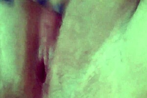 brincando com minha bucetinha gorda