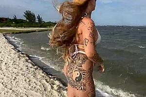 i saw a blonde on the beach asked her for a boquete she charged 10