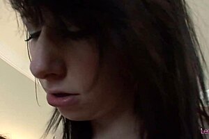 Meeting at porn convention, lesbian asks milf for pussy-licking tips 😜