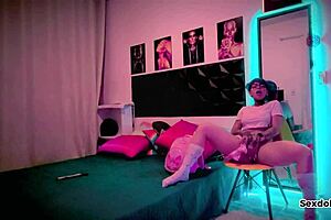 The cute nymphomaniac checked her new toy without climax