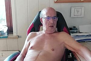 Monstrous cock massage, abspritzen cor der cam, electric