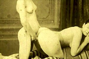 Vintage Lesbians Lick Hairy Beavers!