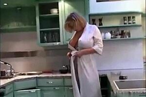 Блондинка норвежка зряла с големи цици се свързва за гореща среща!