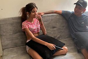 Sola en mi apartamento, diversión completa con hermana