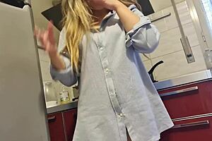 Hot Girl Cleans Stove, Shows Big Ass Masturbation