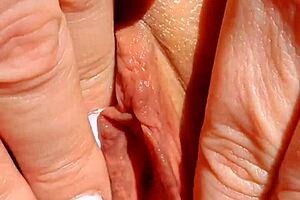 Maturemons is pleased to provide a close up yoni massage video
