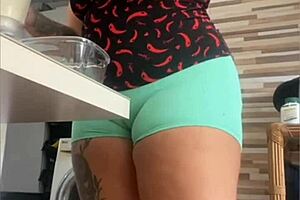 Japanese beauty with huge pussy shows off her giant curves