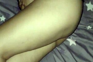 Encuentro a Mi Madrastra Acostada en Mi Cuarto 1