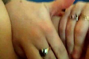 Playing with wet pussy to friends porno!