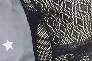 Encuentro a Mi Madrastra Acostada en Mi Cuarto 1