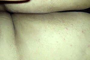 Encuentro a Mi Madrastra Acostada en Mi Cuarto 1