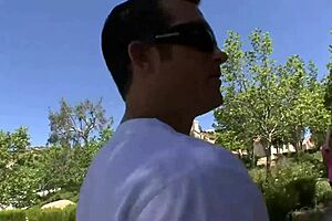 よ、巨乳ヘイリー・カミングスがこの巨大ハードチンポに乗るの見たい？