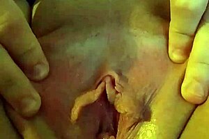 Playing with wet pussy to friends porno!