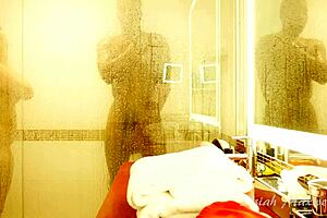 Rencontre infidèle sous la douche avec un inconnu.