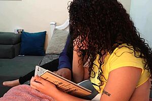 Sexo lesbico con una madura frotacion de coños