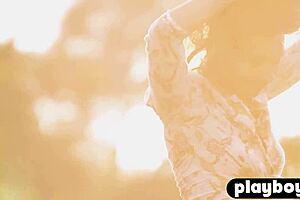 Sexy holka Anetta Keys ukazuje nahé tělo