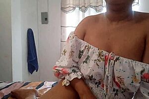 i'm the horny brunette giving pleasure in homemade sex