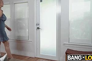 MILF Blonde Terima Kote Besar dalam Anal Ketat