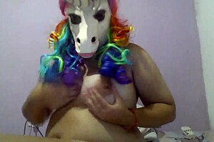 fiquei de quatro e sentei no dildo com buceta molhada