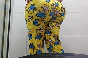 My stepmother's amazing ass in action, FixedUpdate