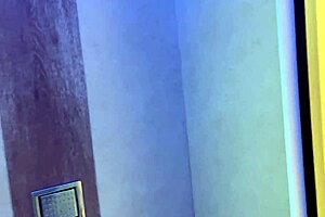 Hot Milf Leyne Rodriguez Gives Tight Pussy Massage And Blowjob To Cock