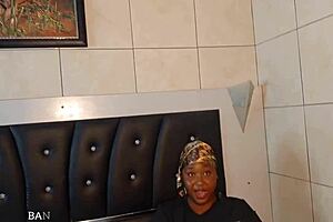 منظور شخصي لميس ديبز تلاعب كسها السمين—تريد تذوق؟