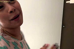 Madrastra Cachonda Da El Mejor Regalo De Cumplea�os - Emily Fox En Espa�ol