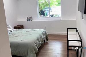 What happened during this house tour?