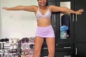 jefe me da el dia libre para hacer ejercicio y termino haciendo sentadillas en su polla 💪🍆