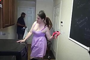 Vicky Verona从Fred Nutz接受双插狂野群交