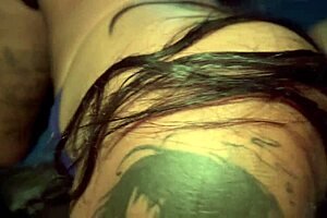 GRUPO DE AMIGOS FODE NA PELE NA FRENTE DE TODOS