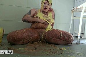 kinkylilqt feels dirty thrill squashing cake with ass and fucking herself