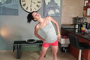 Tight pants leak urine during stretches and exercise