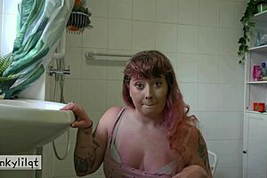 kinkylilqt feels dirty thrill squashing cake with ass and fucking herself