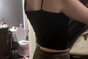 Subsecretary undresses during workout 💪