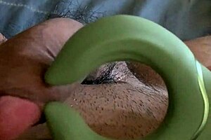 Me Masturbo Y Me Corro Con Un Juguete Sexual