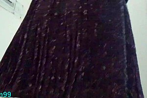 Zrela azijska milf raziskuje kinky igranje z maternico z endoskopom v kameri maternice