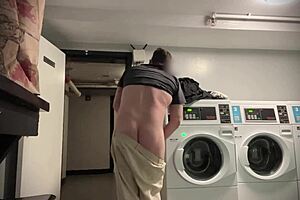 Uhvaćen kako se trlja u javnosti, skoro uhvaćen napolju