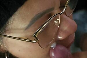 eyaculo en la cara de mi suegra