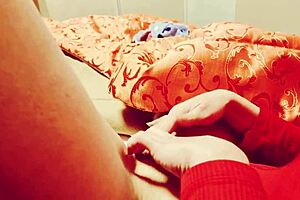 Chica Caliente No Aguanta Masturbarse Antes De La Cena