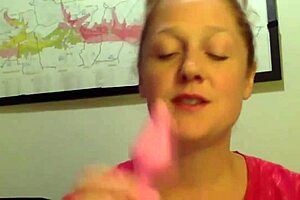 Anal butt plug review video. How to use the naughty candy heart butt plugs for assfucking.
