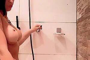 Hotwife Queen Bathes And Films