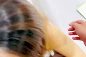 istri tetangga kesepian ketahuan masturbasi oleh teman suaminya sendiri